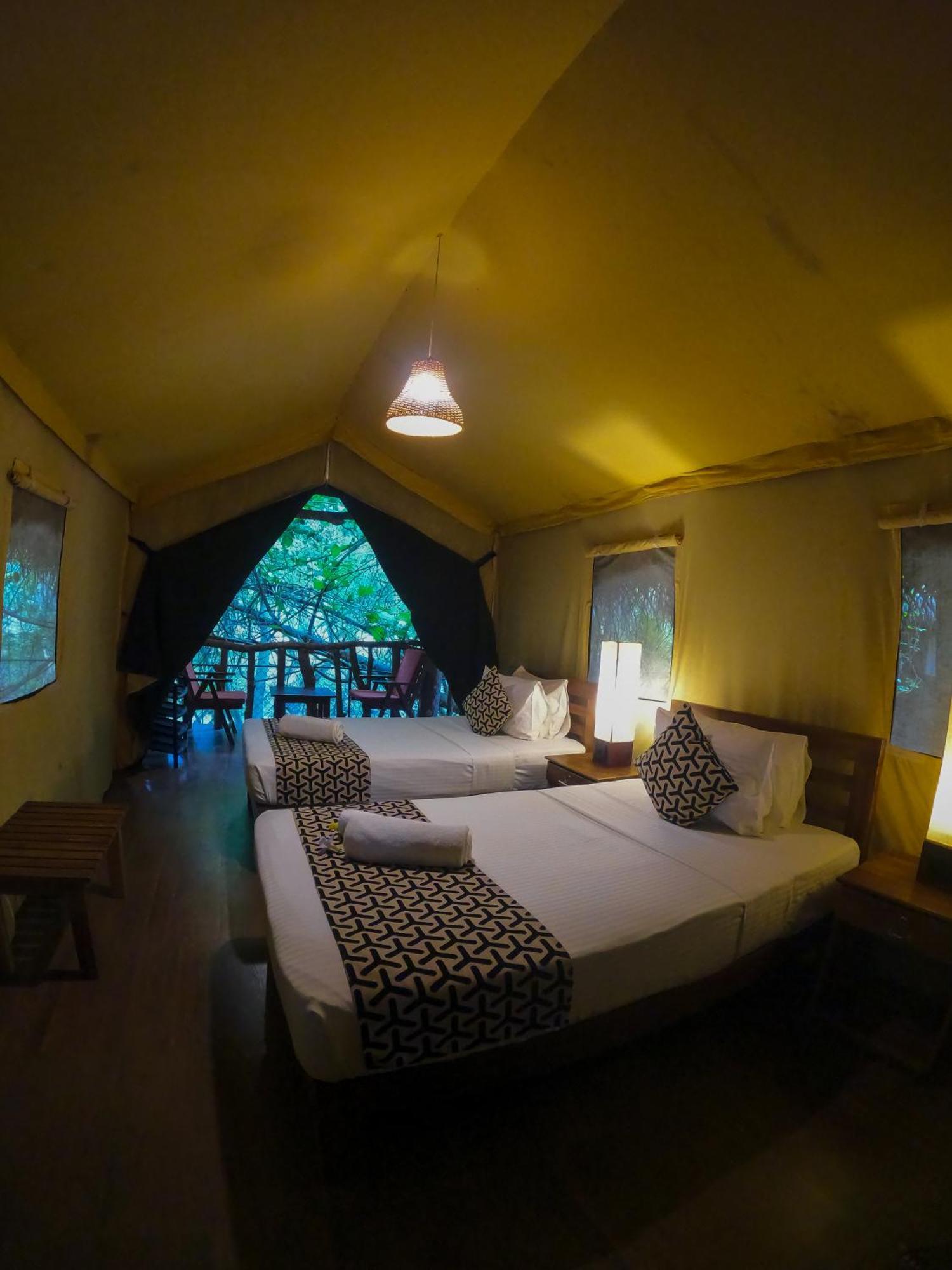 Athgira River Camping - Udawalawe Hotel Bagian luar foto