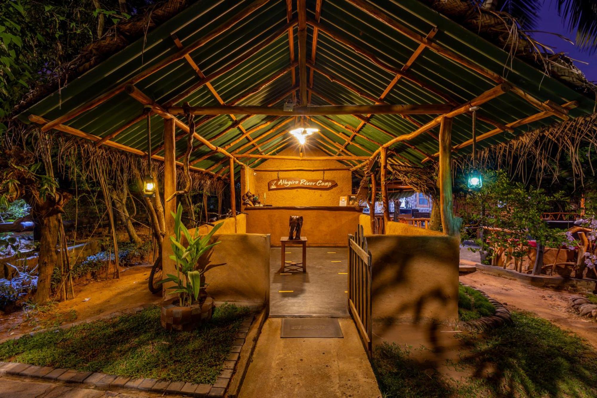 Athgira River Camping - Udawalawe Hotel Bagian luar foto