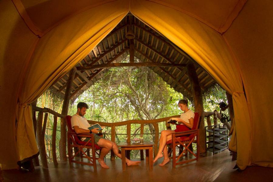 Athgira River Camping - Udawalawe Hotel Bagian luar foto