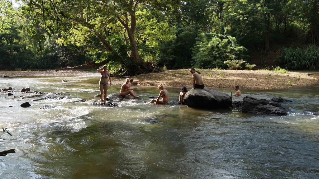 Athgira River Camping - Udawalawe Hotel Bagian luar foto